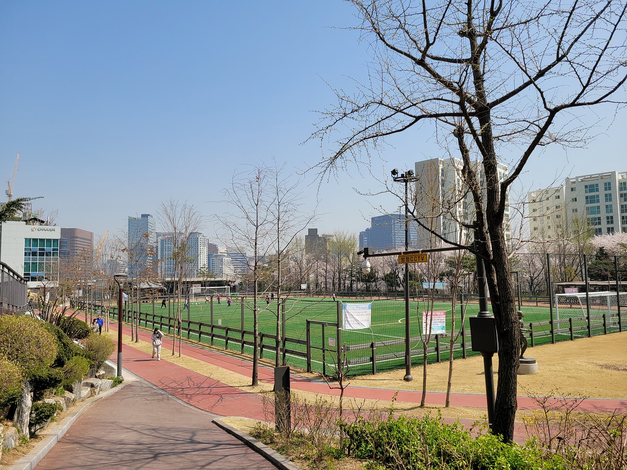 某些干部严 某些干部严