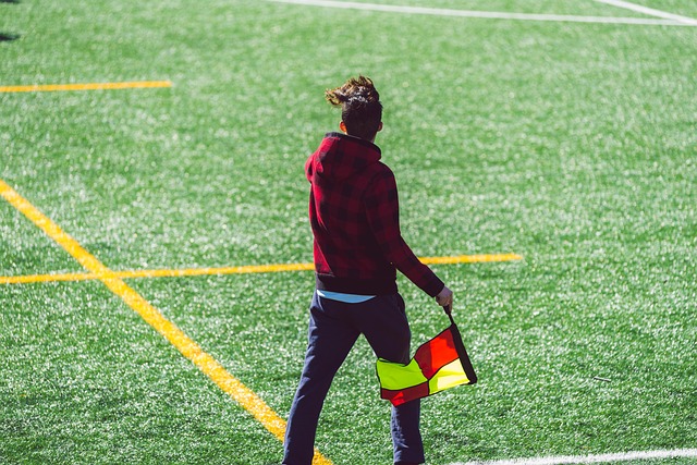 內馬爾雇人持槍搶劫 威脅高管.