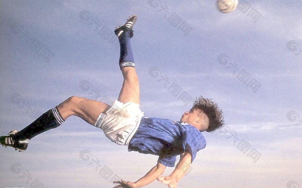 够在球场上 够在球场上